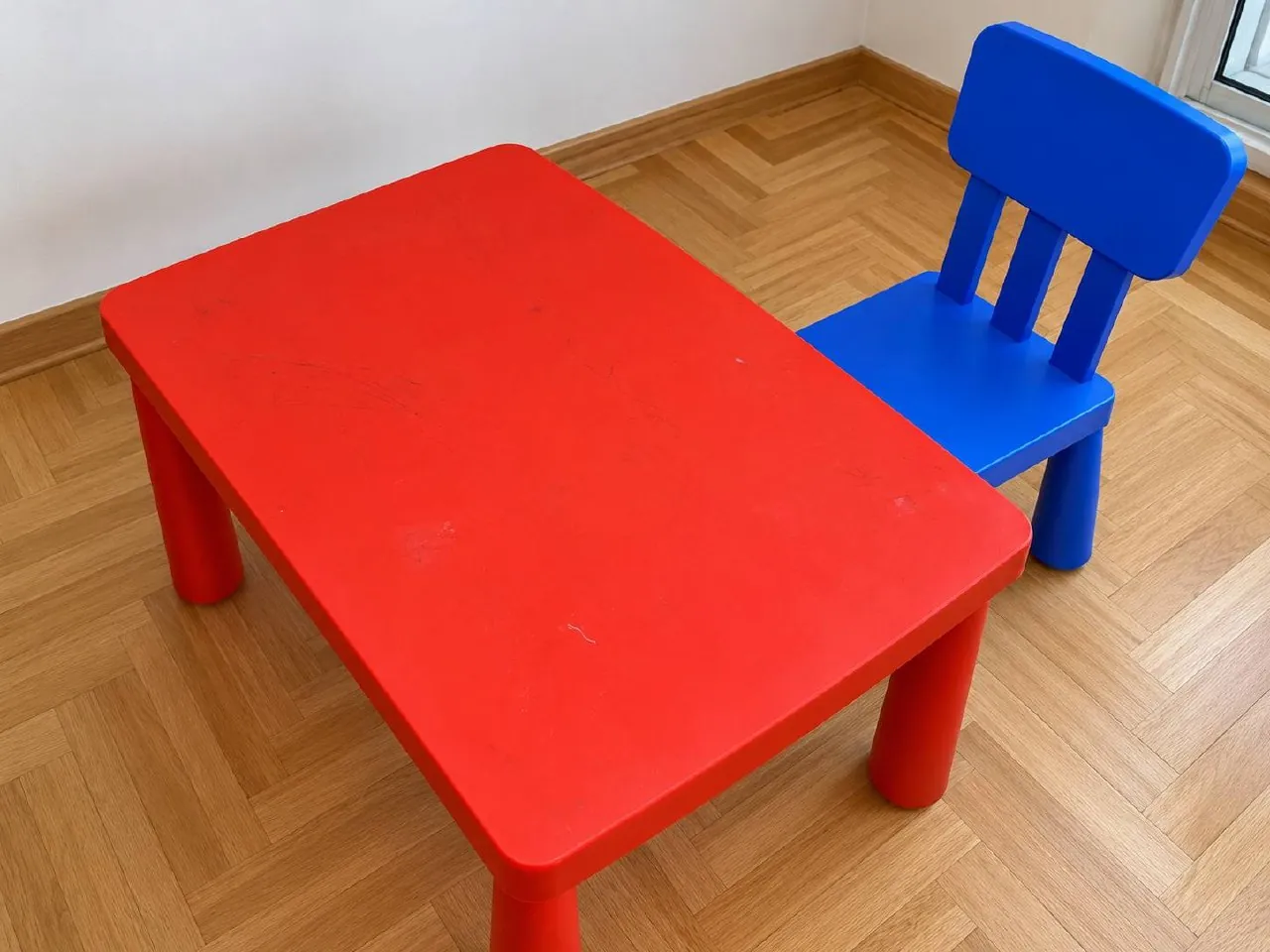 Детский стол и стул IKEA MAMMUT 1