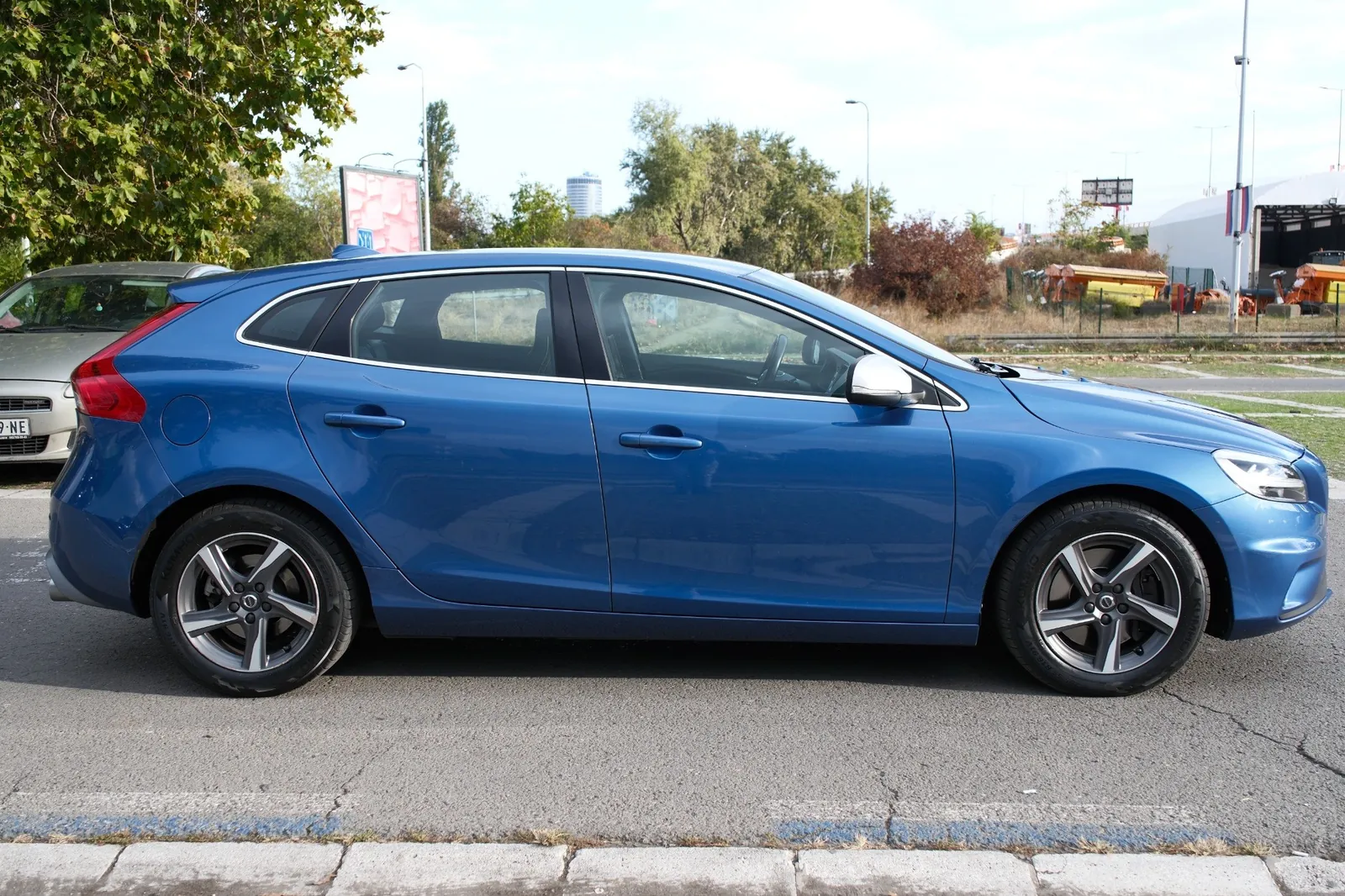 Volvo V40 D3 R-Design 2018 дизель автомат 4