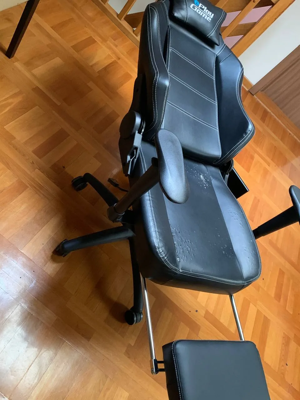 Компьютерное кресло из кожзама 2