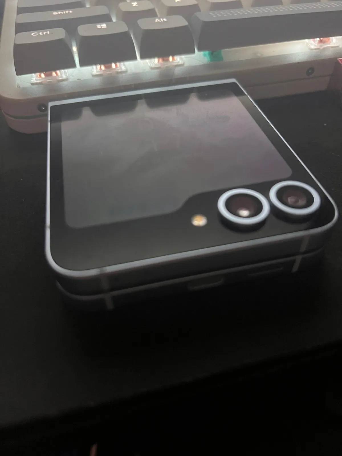 Смартфон Samsung Galaxy Z Flip 6 12/256 ГБ новый 3