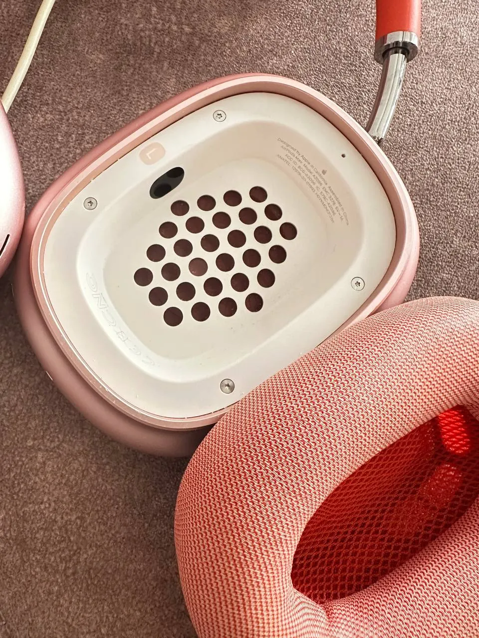 AirPods Max коралловые Нови-Сад 2