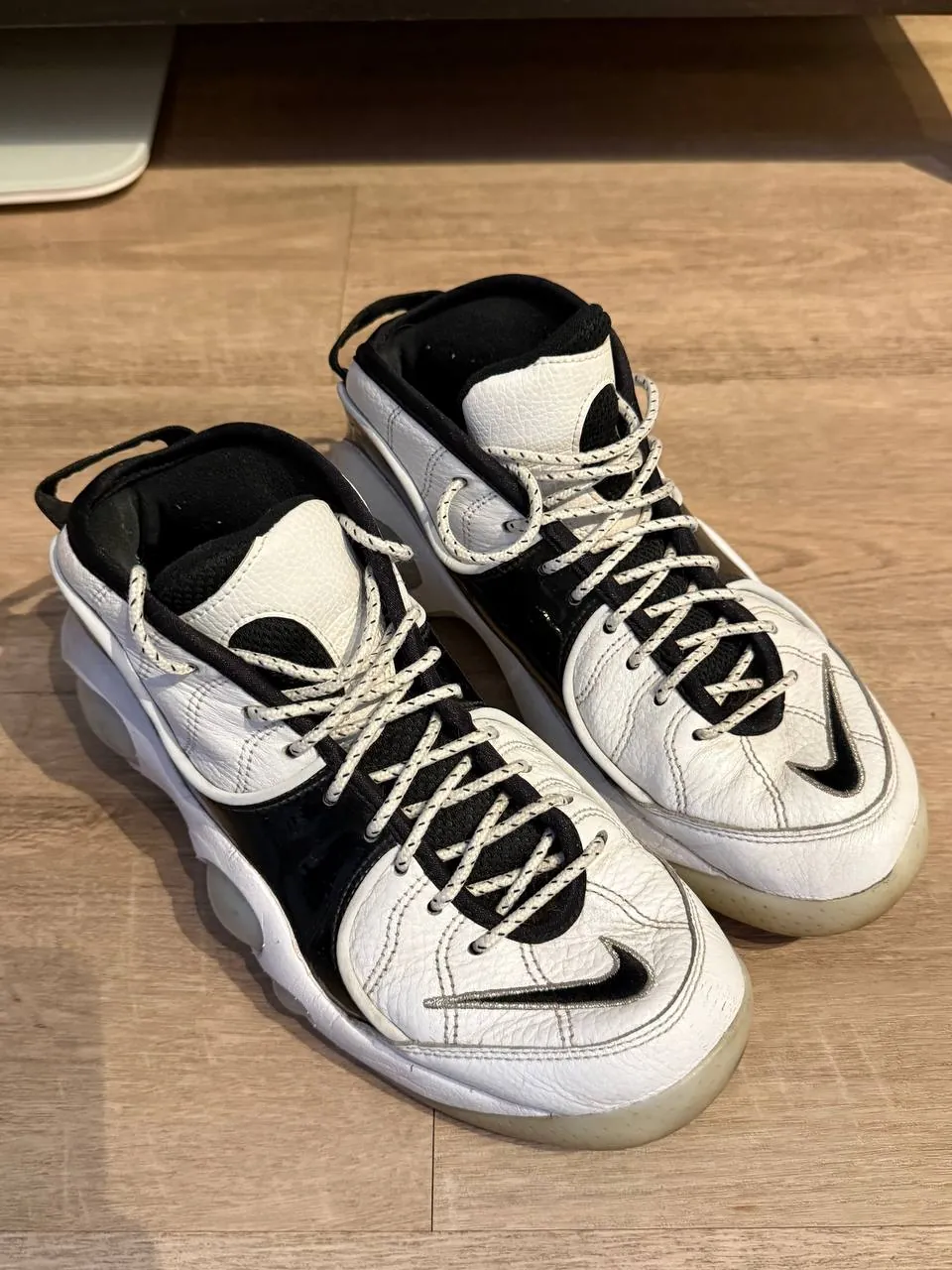 Бутсы Adidas Mundial и кроссовки Nike Flight 4