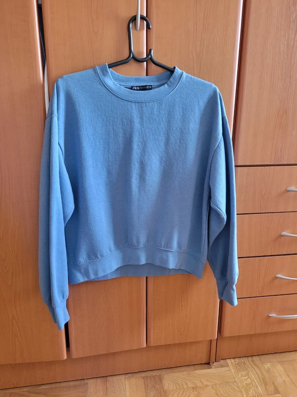 Мужская джинсовая куртка Uniqlo и худи Zara 2