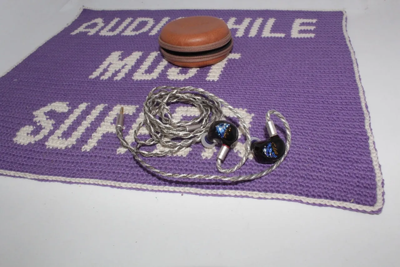 Лот внутриканальных наушников IEM, Земун 3