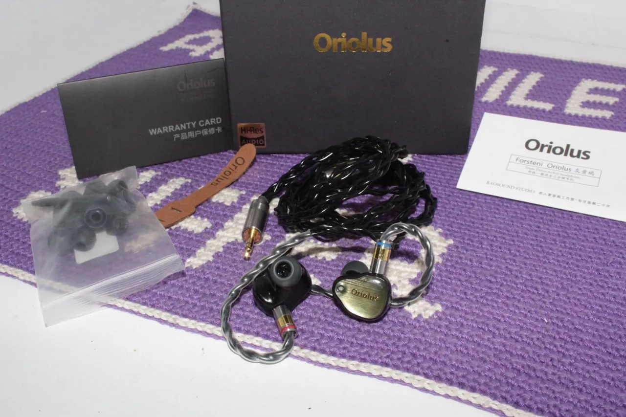 Лот внутриканальных наушников IEM, Земун 7