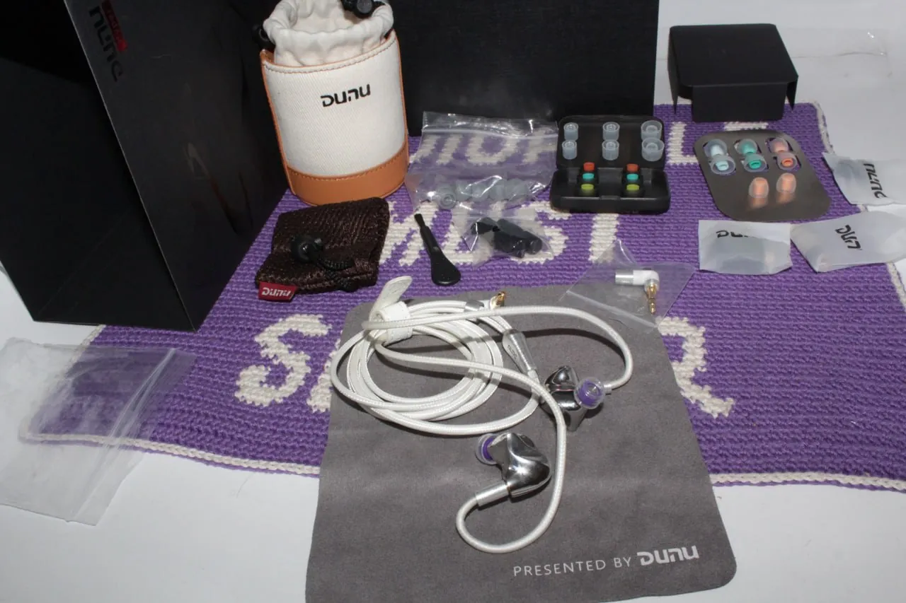 Лот внутриканальных наушников IEM, Земун 8