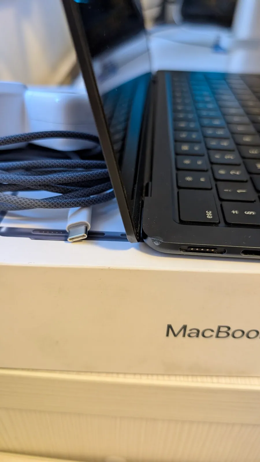 MacBook M3 16/512 Новый Белград 4