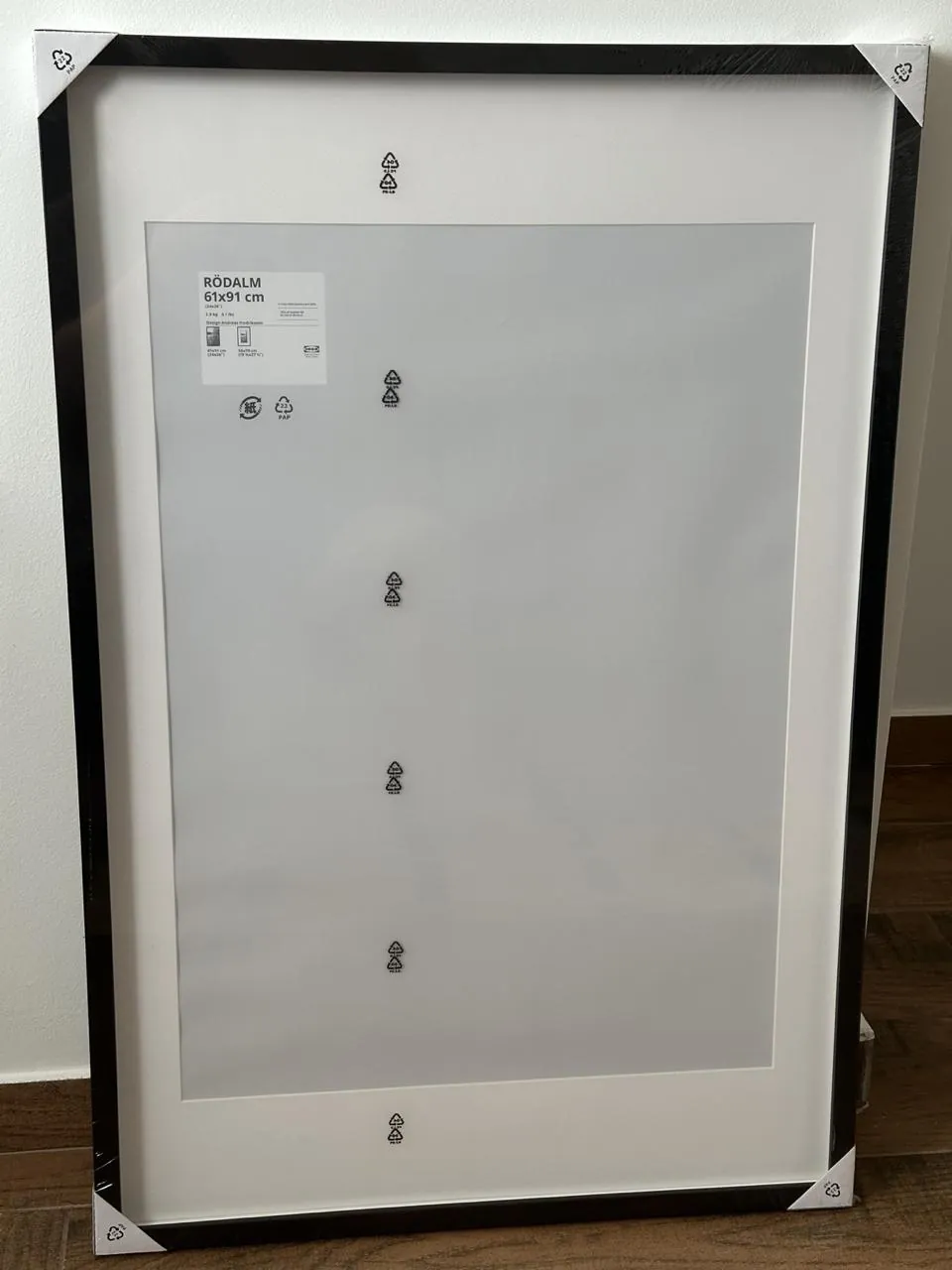 Ковёр лампы часы и картины IKEA 4