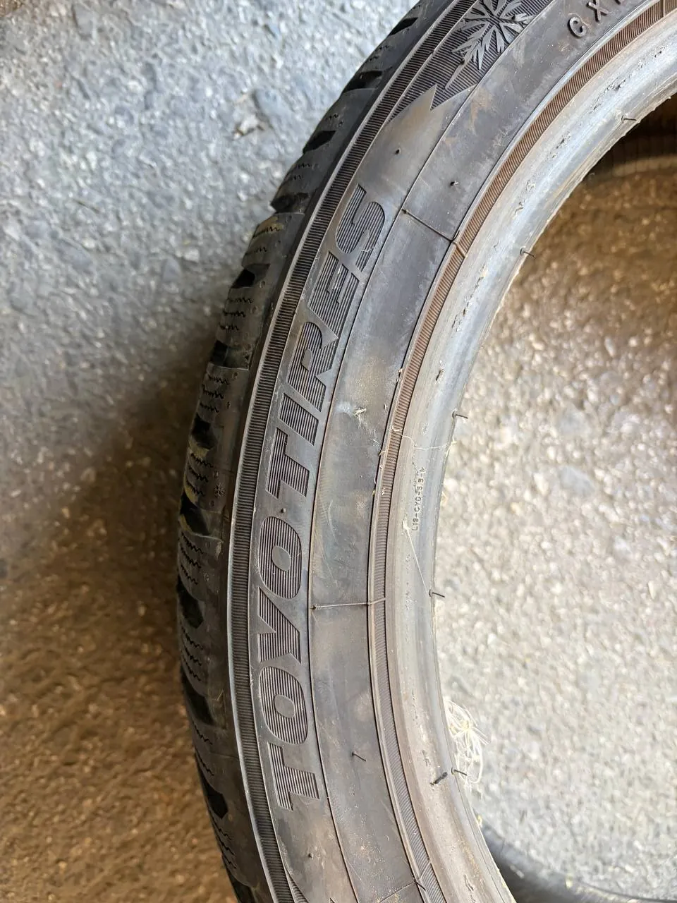 Комплект зимних шин Toyo Observe S944 225/45 R19 2