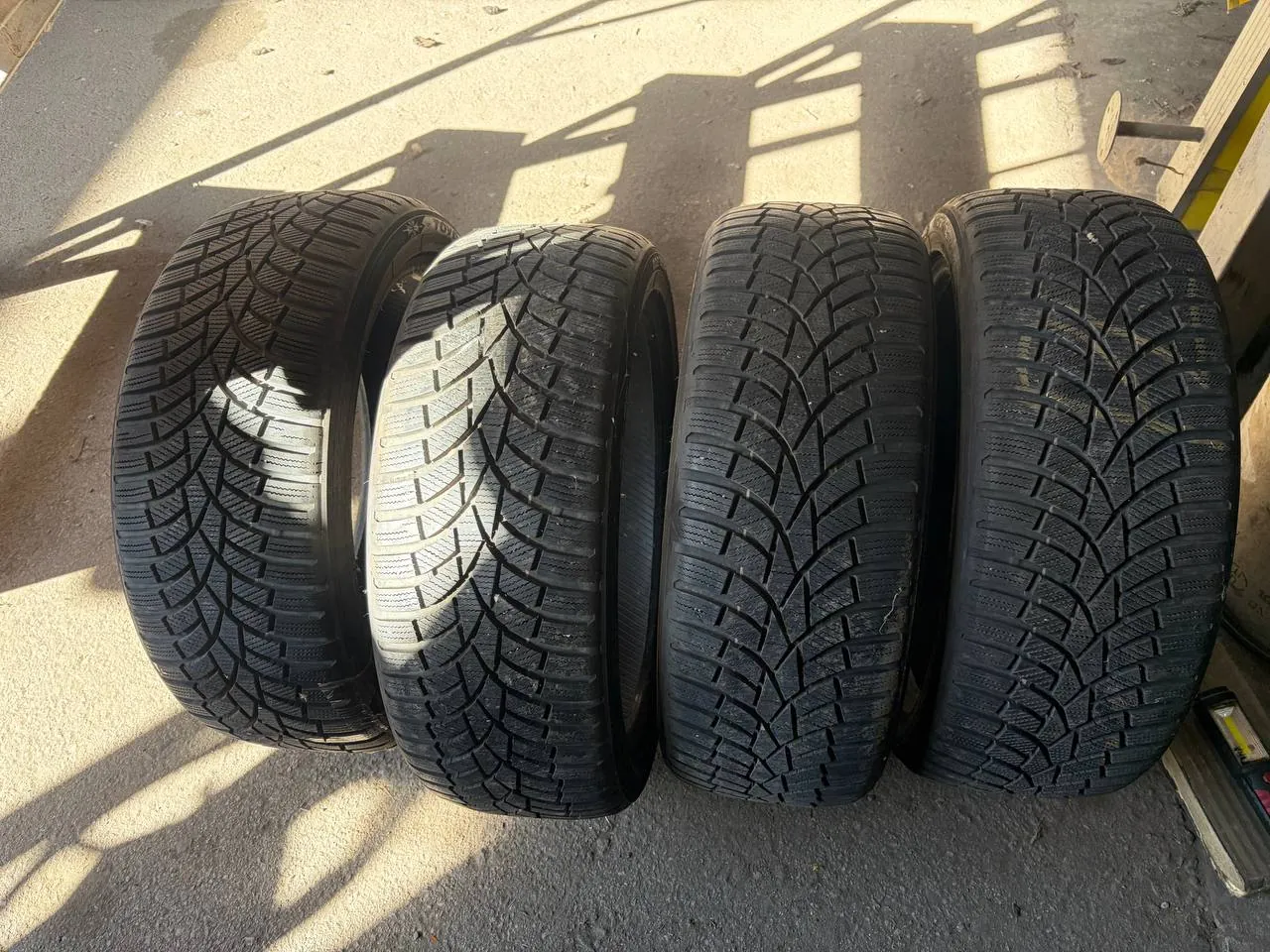 Комплект зимних шин Toyo Observe S944 225/45 R19 1