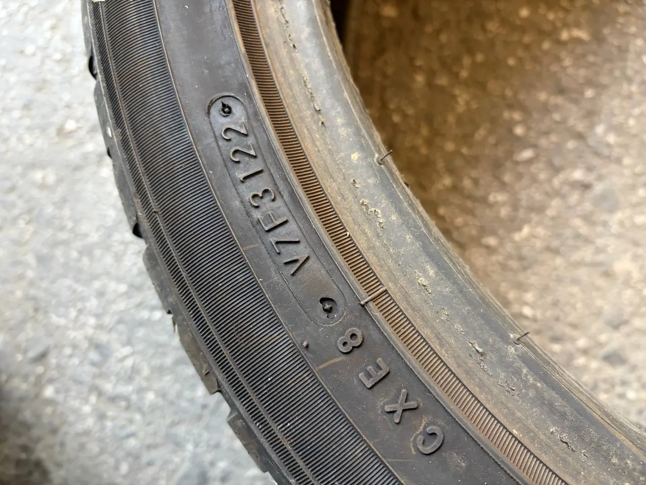 Комплект зимних шин Toyo Observe S944 225/45 R19 4