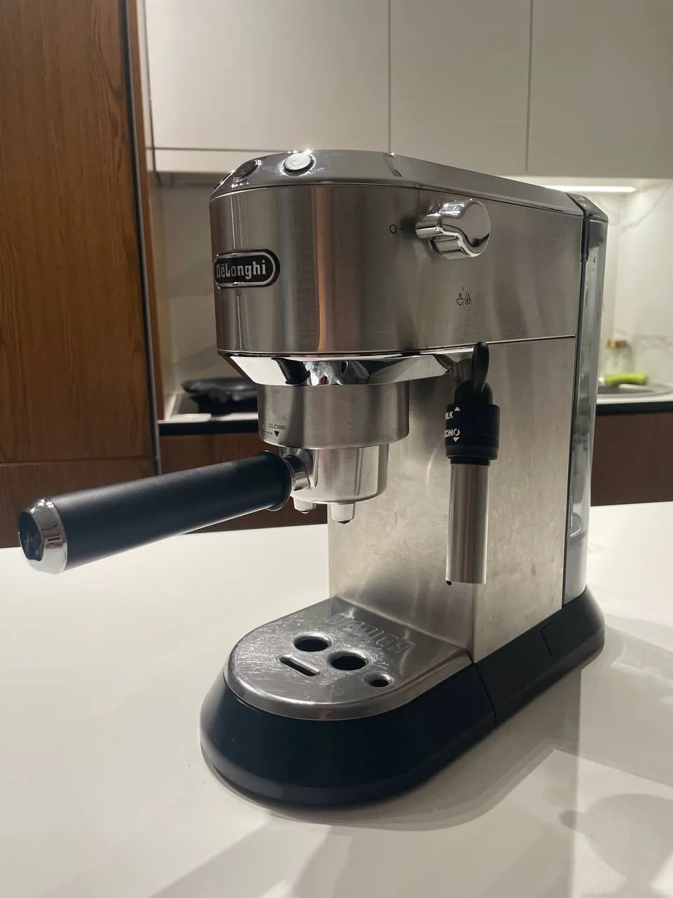 Кофеварка эспрессо DeLonghi Dedica Style Врачар 1