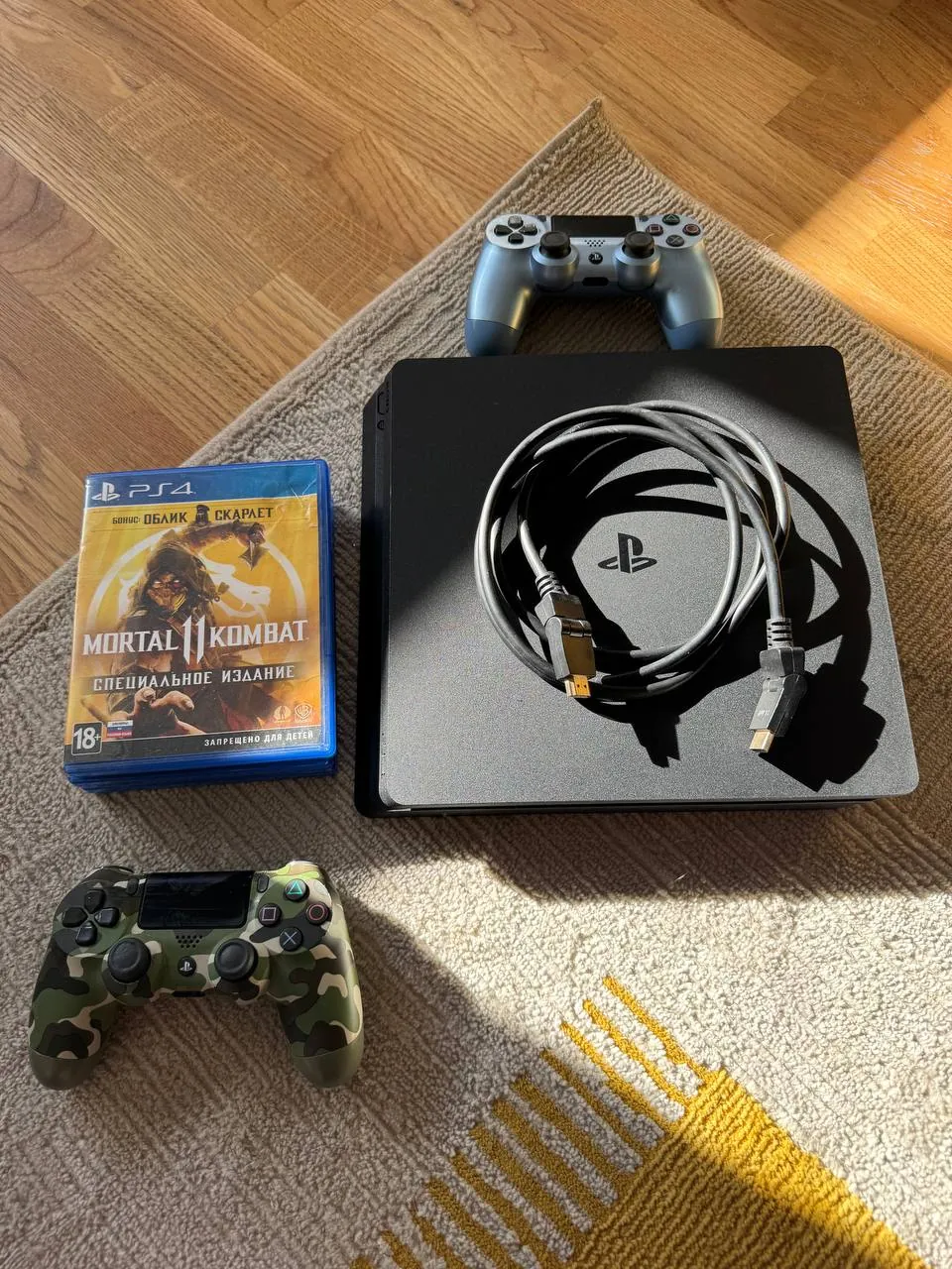 PS4 Slim 500 ГБ с двумя геймпадами и тремя играми 1