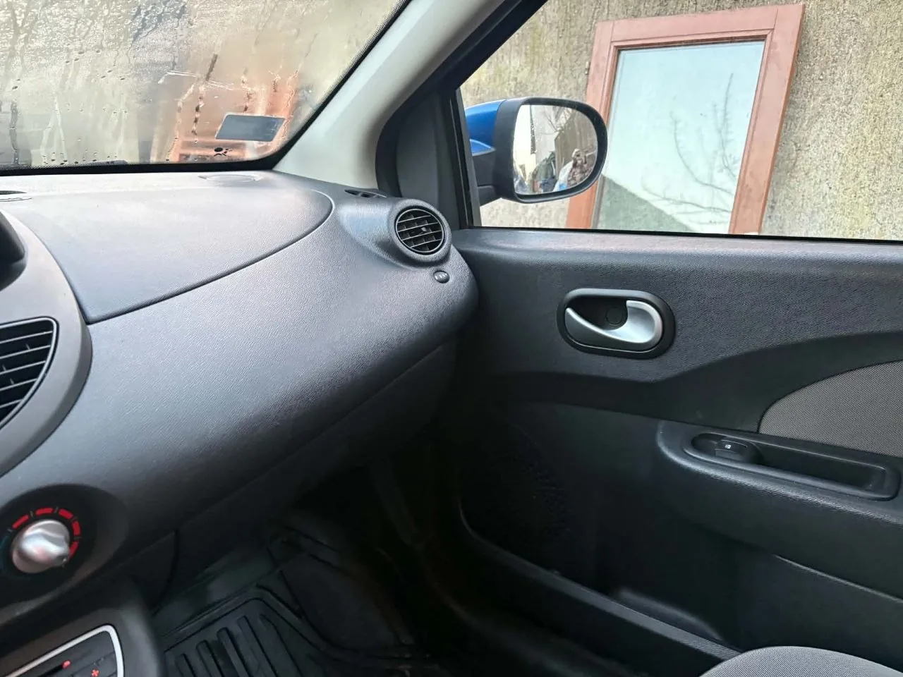Renault Twingo 1.2 бензин 2011 года 8