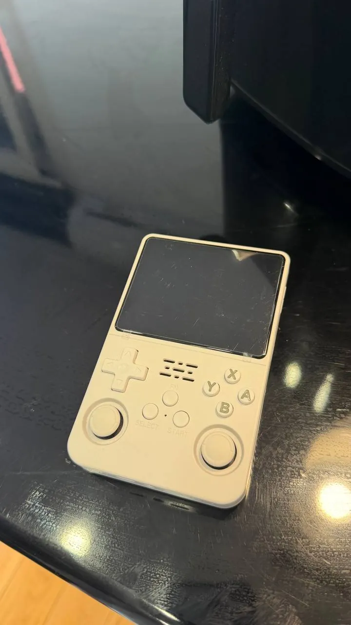 Игровая консоль Data Frog R36S 64 ГБ 1