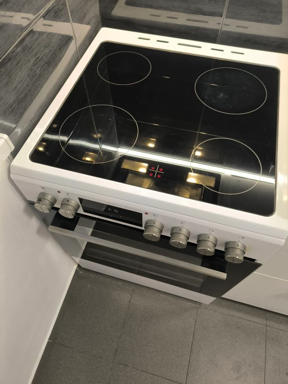 Отдельностоящая плита VOX CTR 6355 WQ стеклокерамика Нови-Сад 1