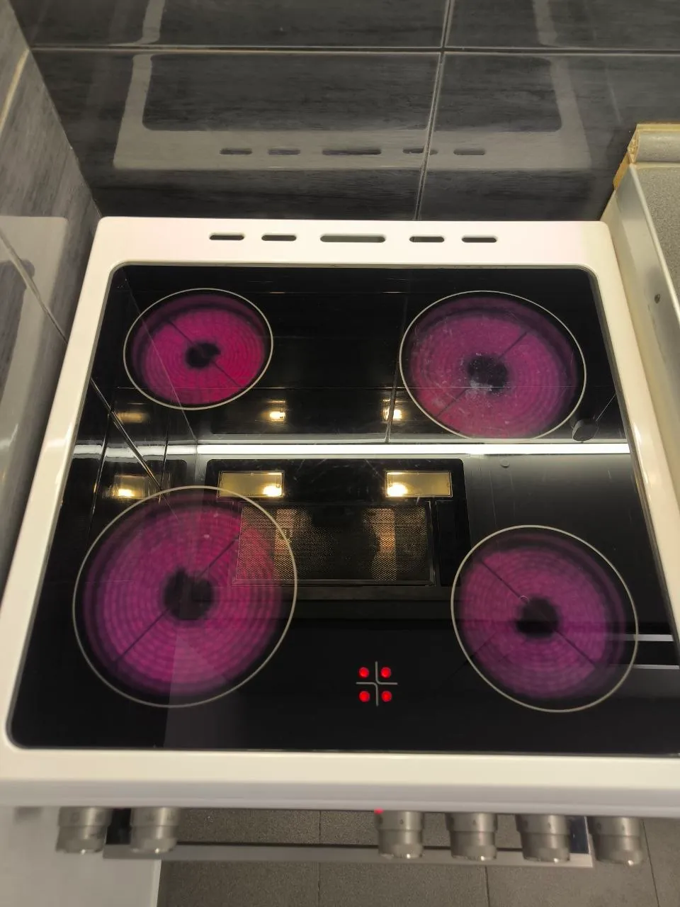 Отдельностоящая плита VOX CTR 6355 WQ стеклокерамика Нови-Сад 3