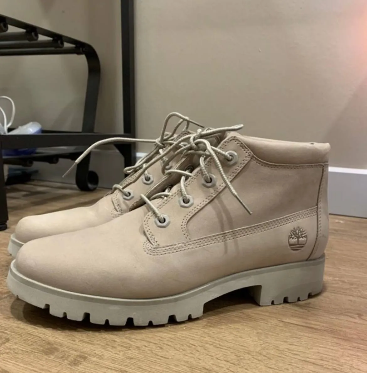 Женская одежда и обувь Zara H&M Timberland UGG 5