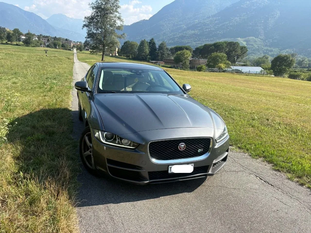 Jaguar XE 20d дизель автомат 2016 2
