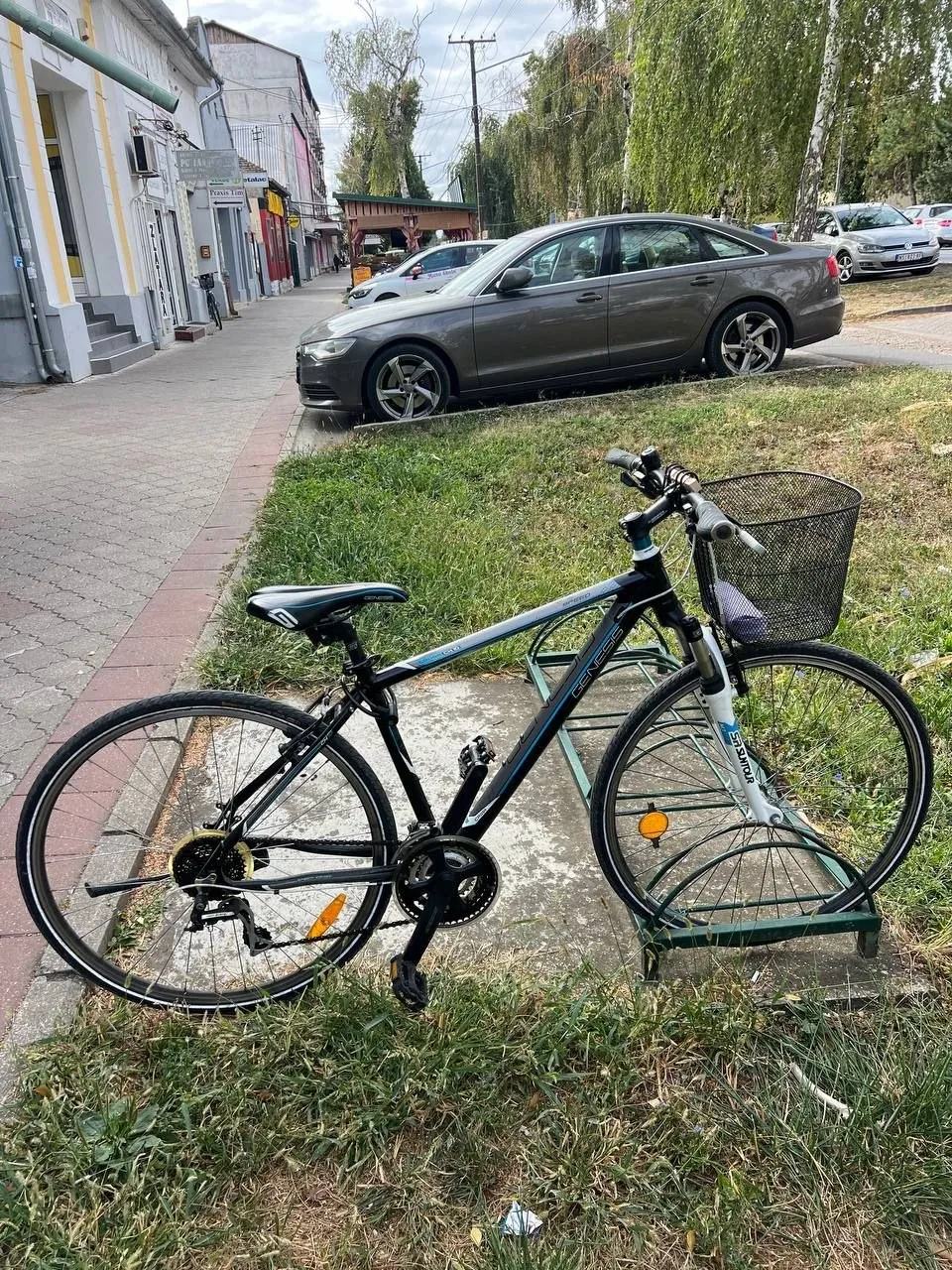 Городской кроссовый велосипед с корзиной 3
