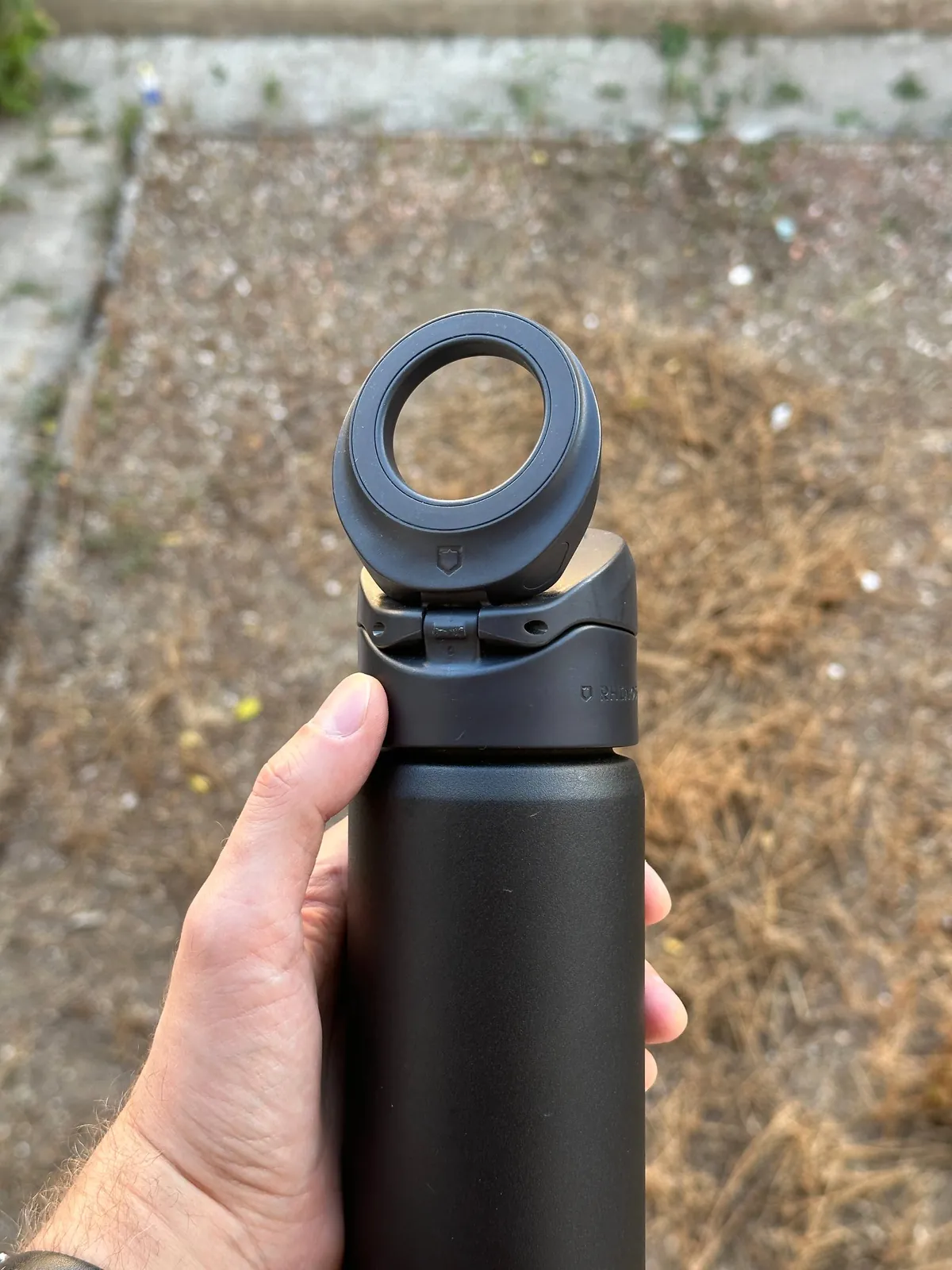 Термобутылка RHINOSHIELD AquaStand с держателем MagSafe 3