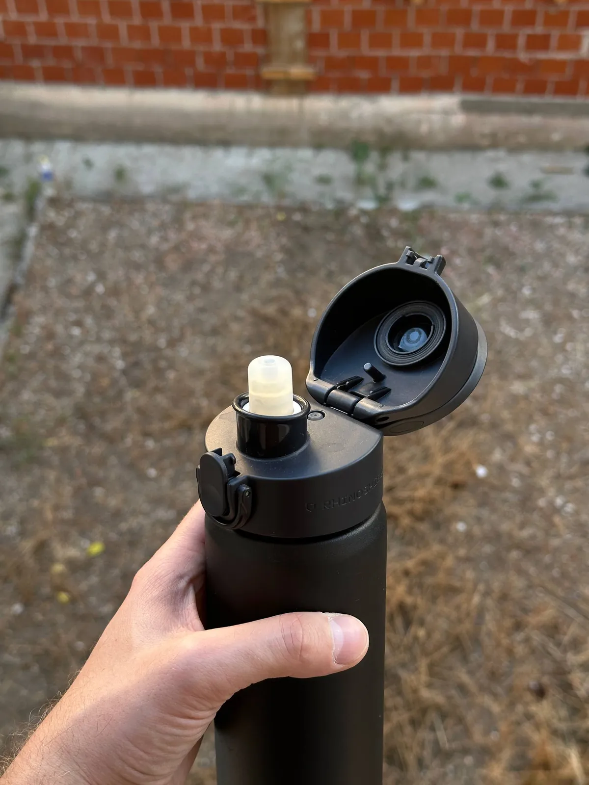 Термобутылка RHINOSHIELD AquaStand с держателем MagSafe 4