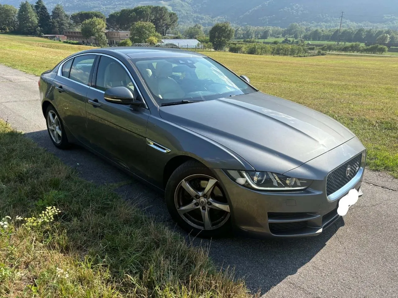 Jaguar XE 20d 2.0 дизель автомат 1