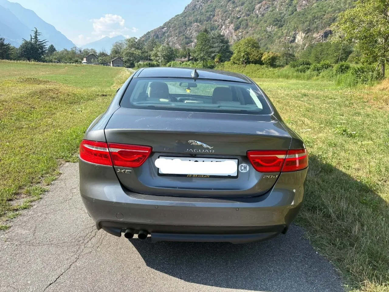 Jaguar XE 20d 2.0 дизель автомат 5