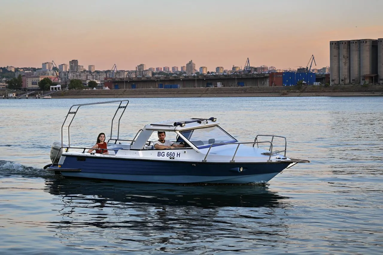 Моторная лодка 7 мест Honda 40 л.с., Белград 3