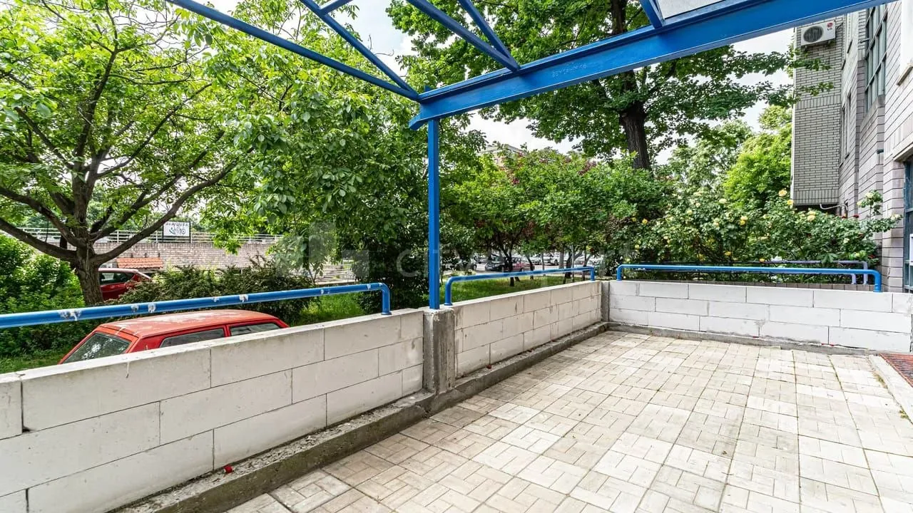 Однокомнатная квартира с ремонтом и террасой, Novi Beograd 8