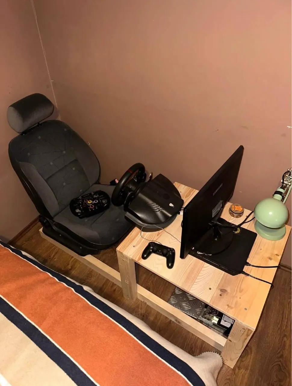 Симрейсинг-стенд Thrustmaster T500RS с деревянной рамой 9