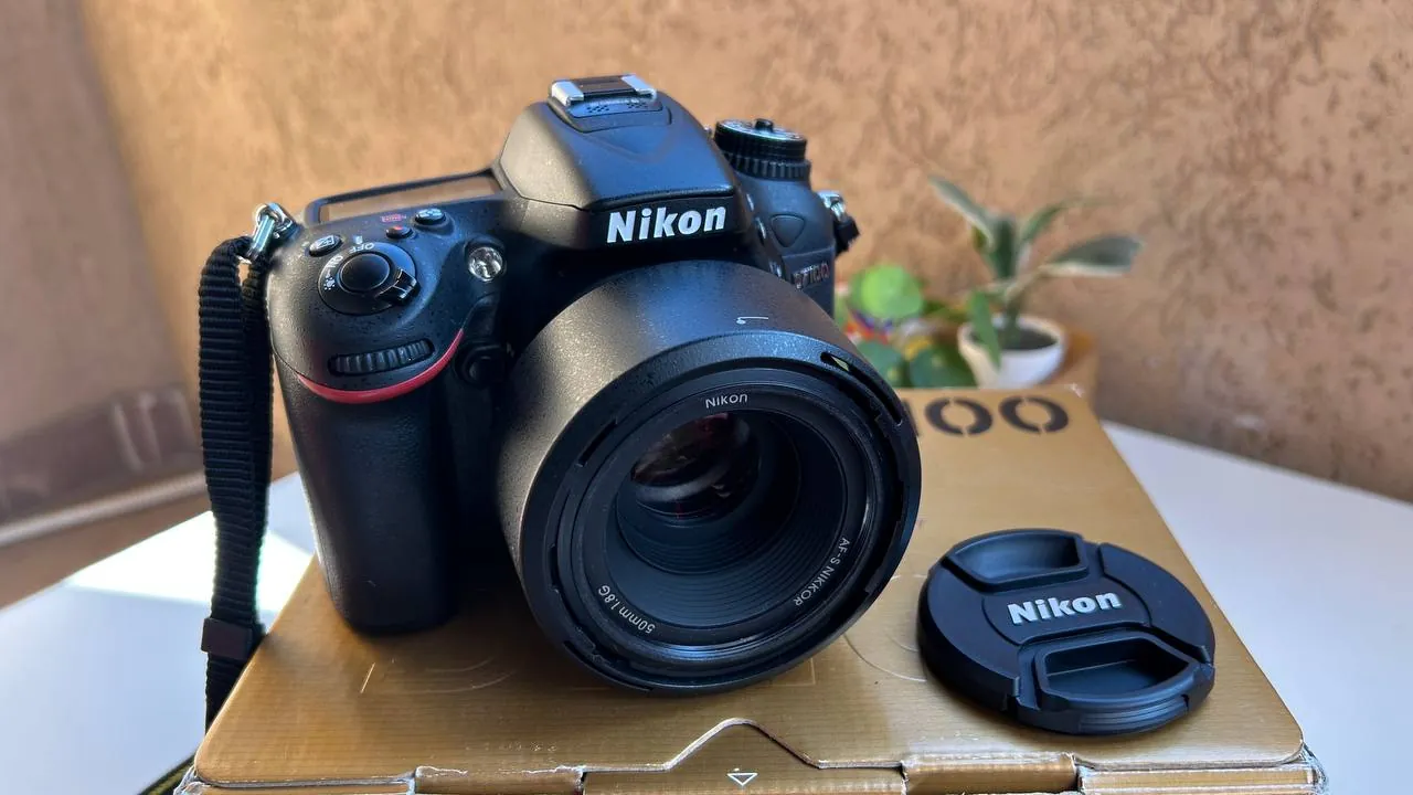 Зеркальный фотоаппарат Nikon D7100 с тремя объективами 10