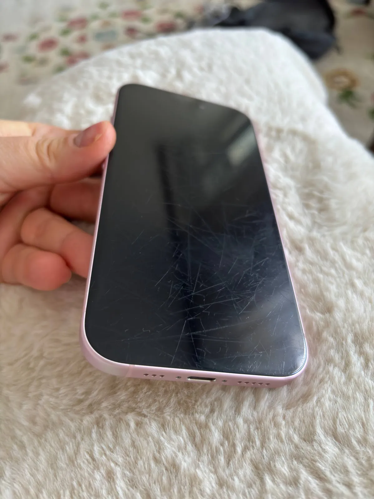 IPhone 15 128 ГБ розовый Нови-Сад 3