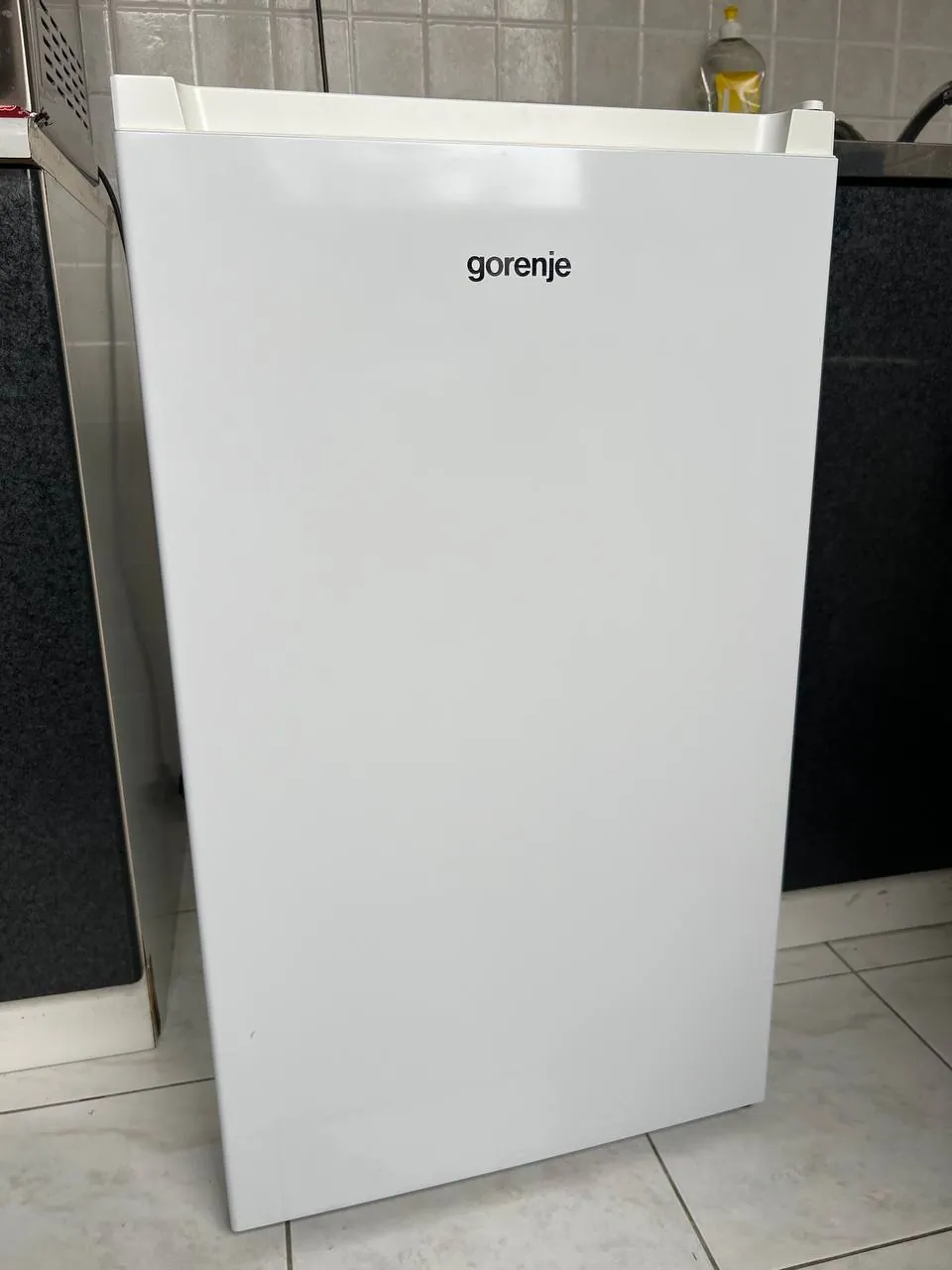 Мини-холодильник Gorenje RB39FPW4 чистый рабочий 1