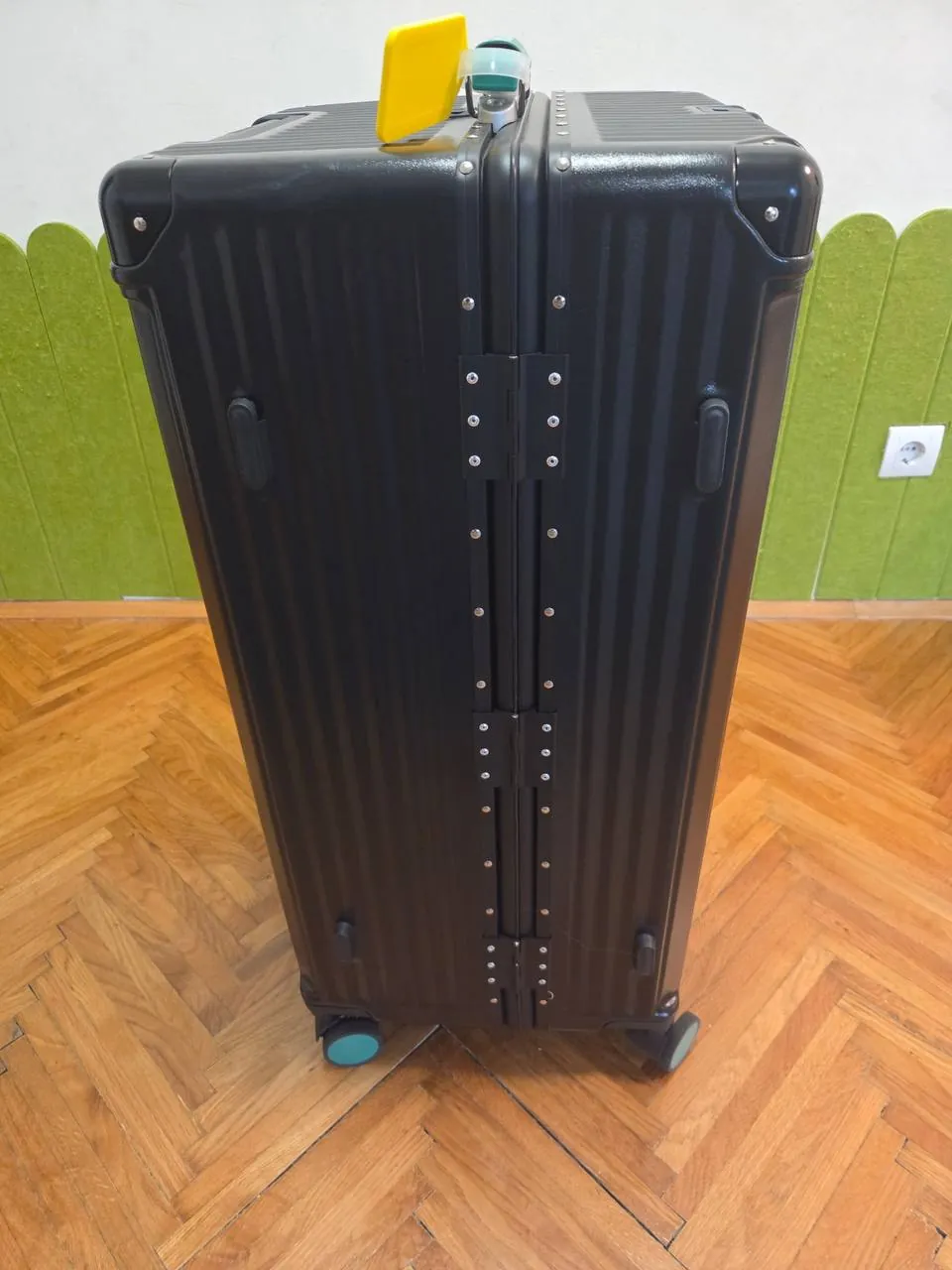 Жёсткий чемодан RUICHENG 80 см 5