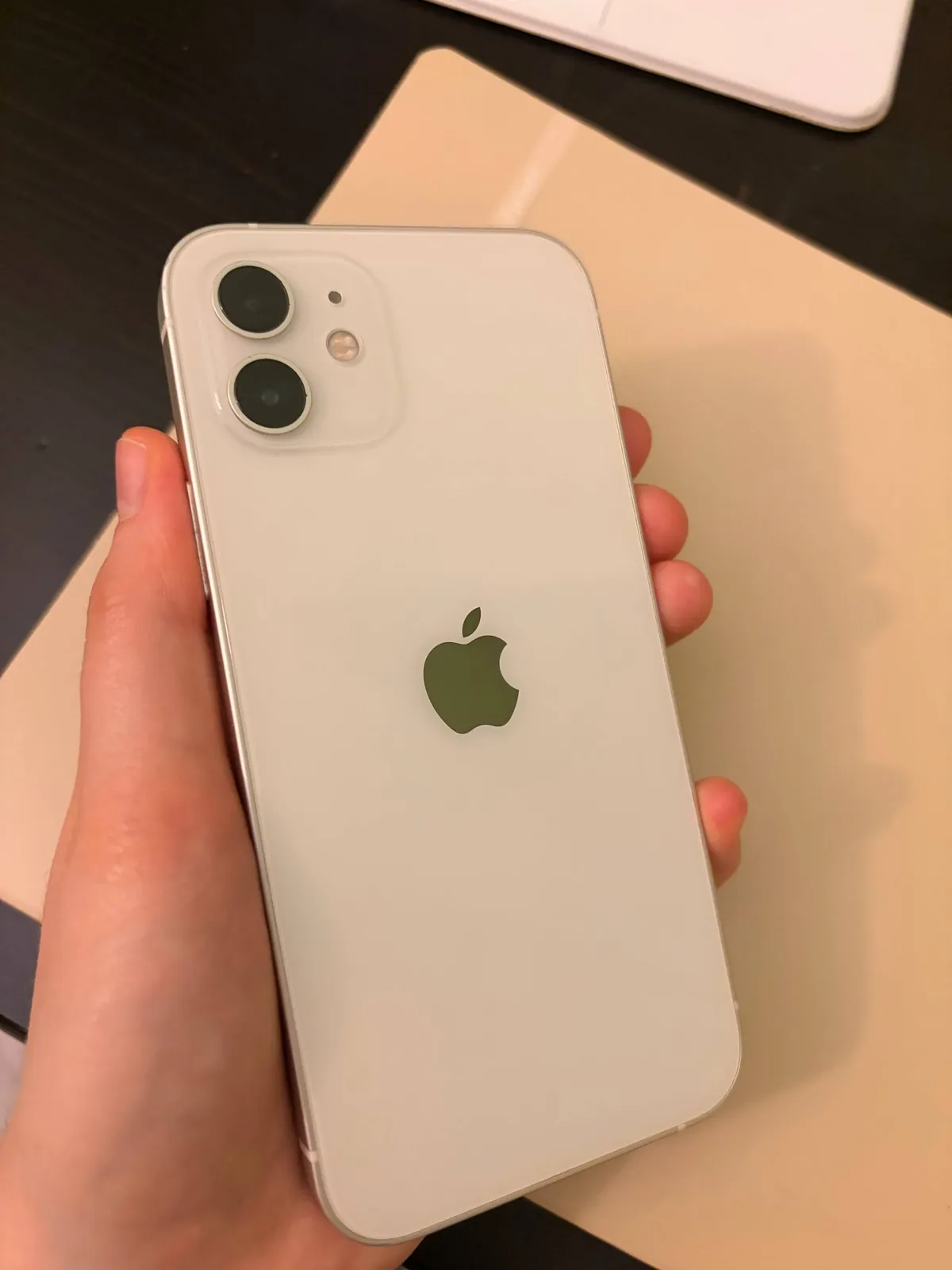 IPhone 12 белый 128 ГБ 1