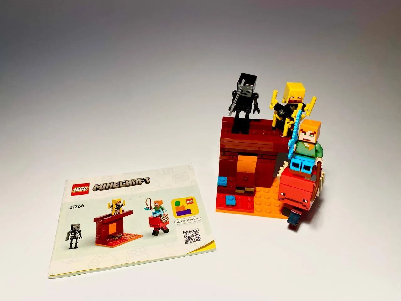 Наборы LEGO Minecraft и Star Wars 1