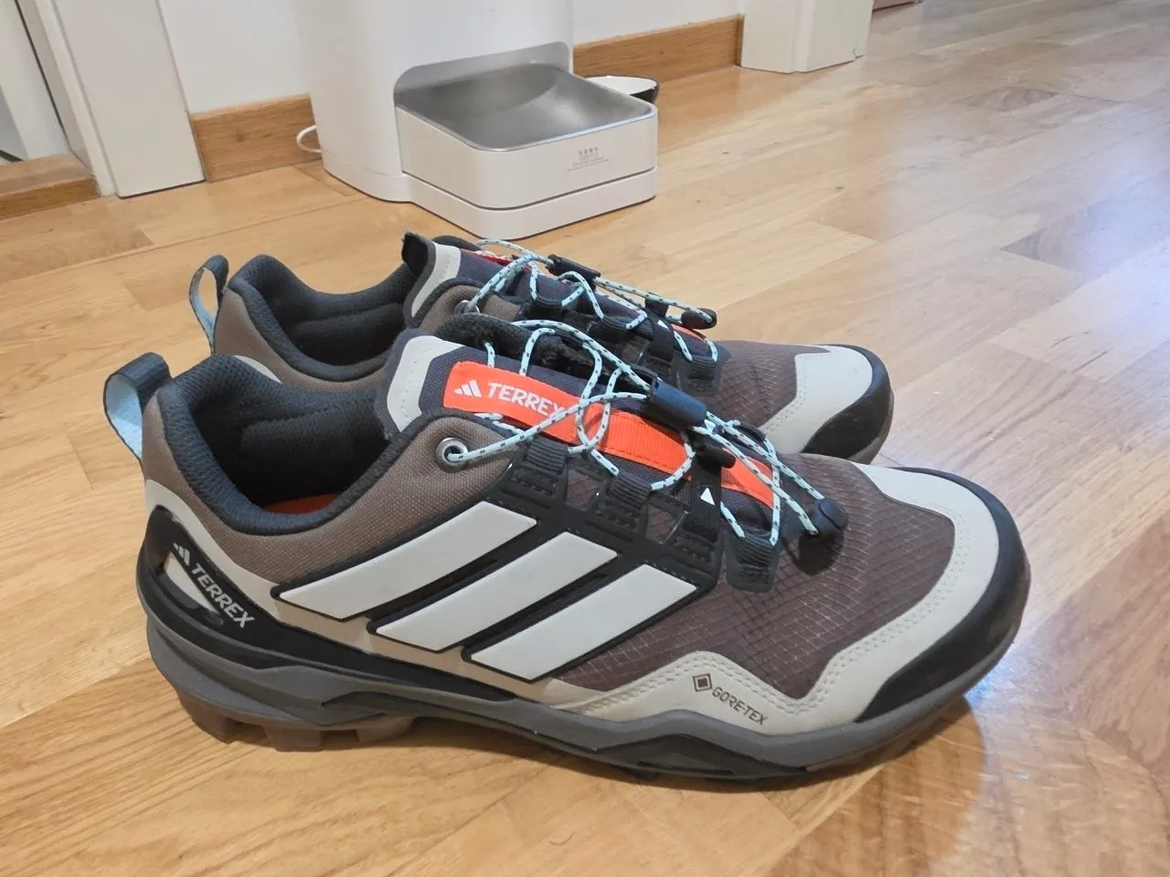 Кроссовки Adidas треккинговые женские размер EU 41 1