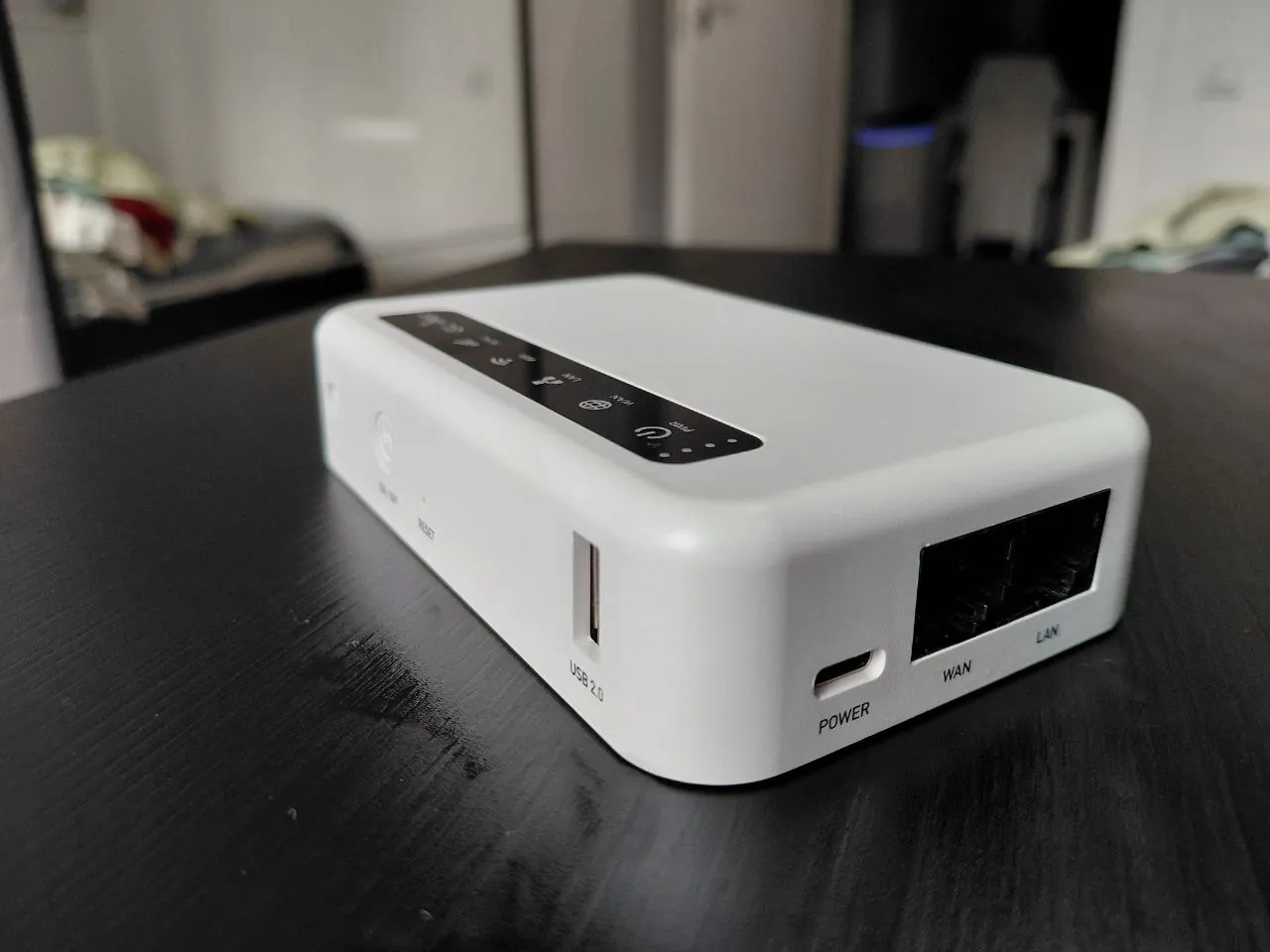 Портативный роутер GL.iNet Puli XE300 с аккумулятором 2