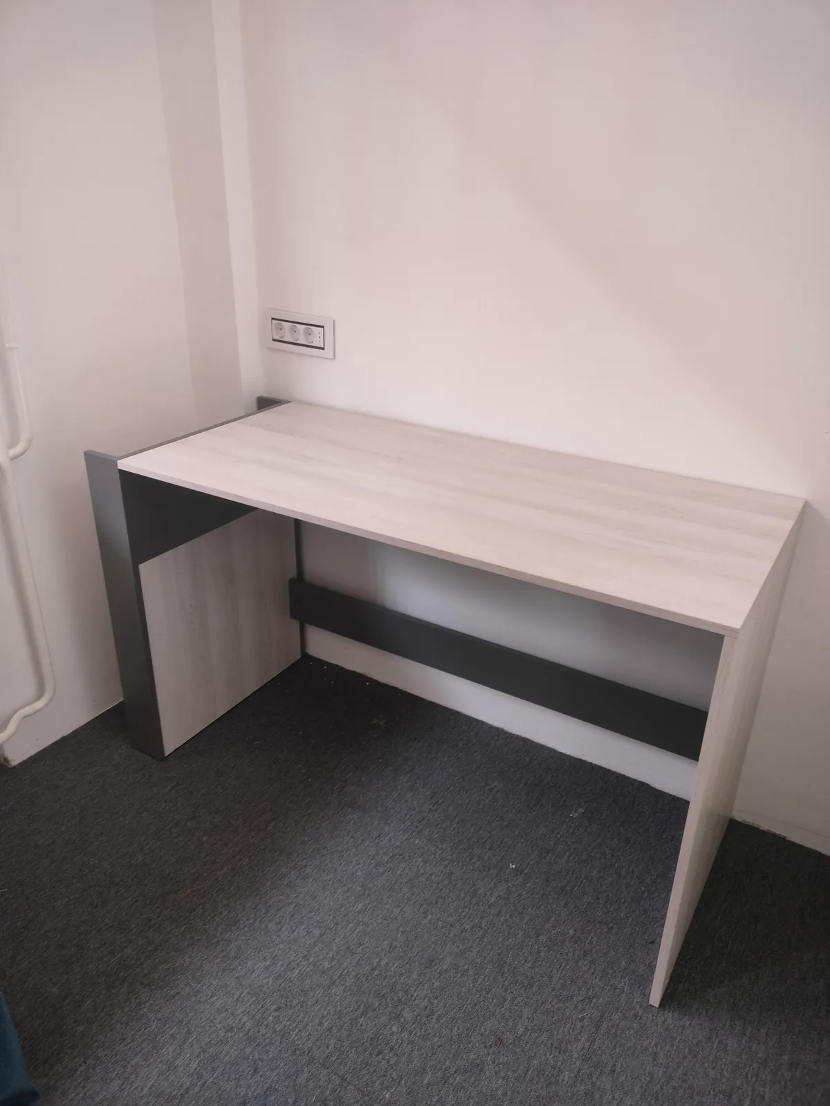Письменный стол и офисное кресло IKEA новые Нови-Сад 1