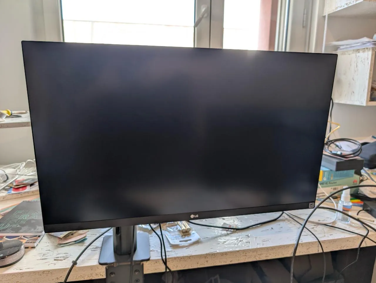 Монитор LG 27UN880P-B 4K с поворотной стойкой Нови-Сад 2