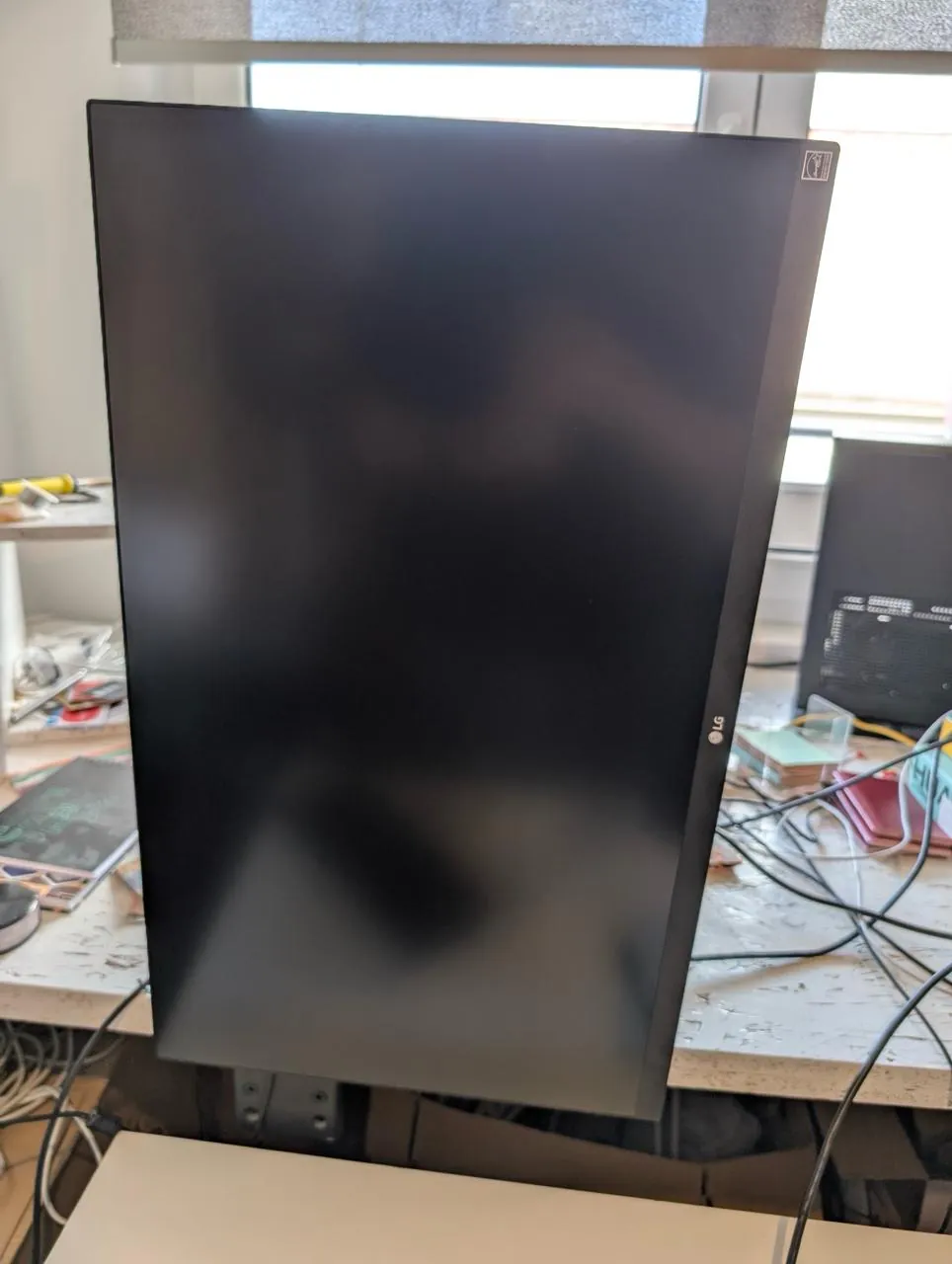 Монитор LG 27UN880P-B 4K с поворотной стойкой Нови-Сад 1