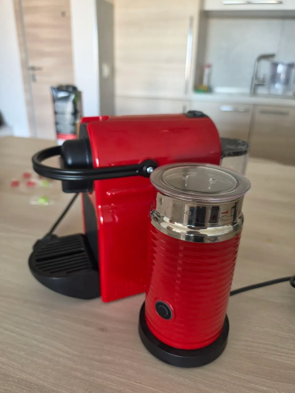 Стул IKEA кофемашина Nespresso электрогриль Tesla 1
