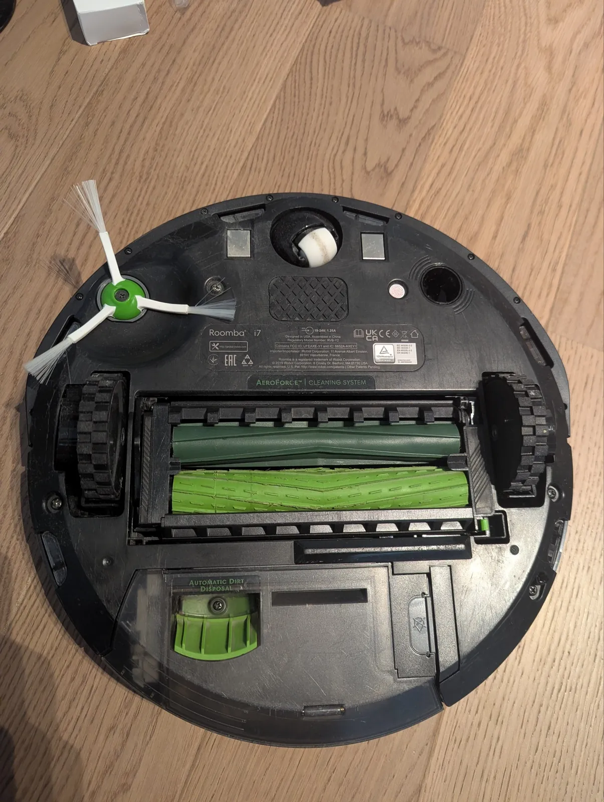 Робот-пылесос iRobot Roomba i7+ со станцией самоочистки 2