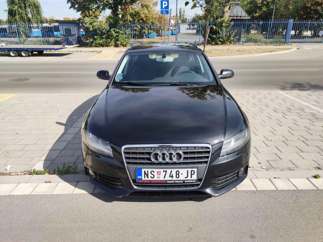 Audi A4 B8 2.0 TFSI автомат 2011 года Нови-Сад 2