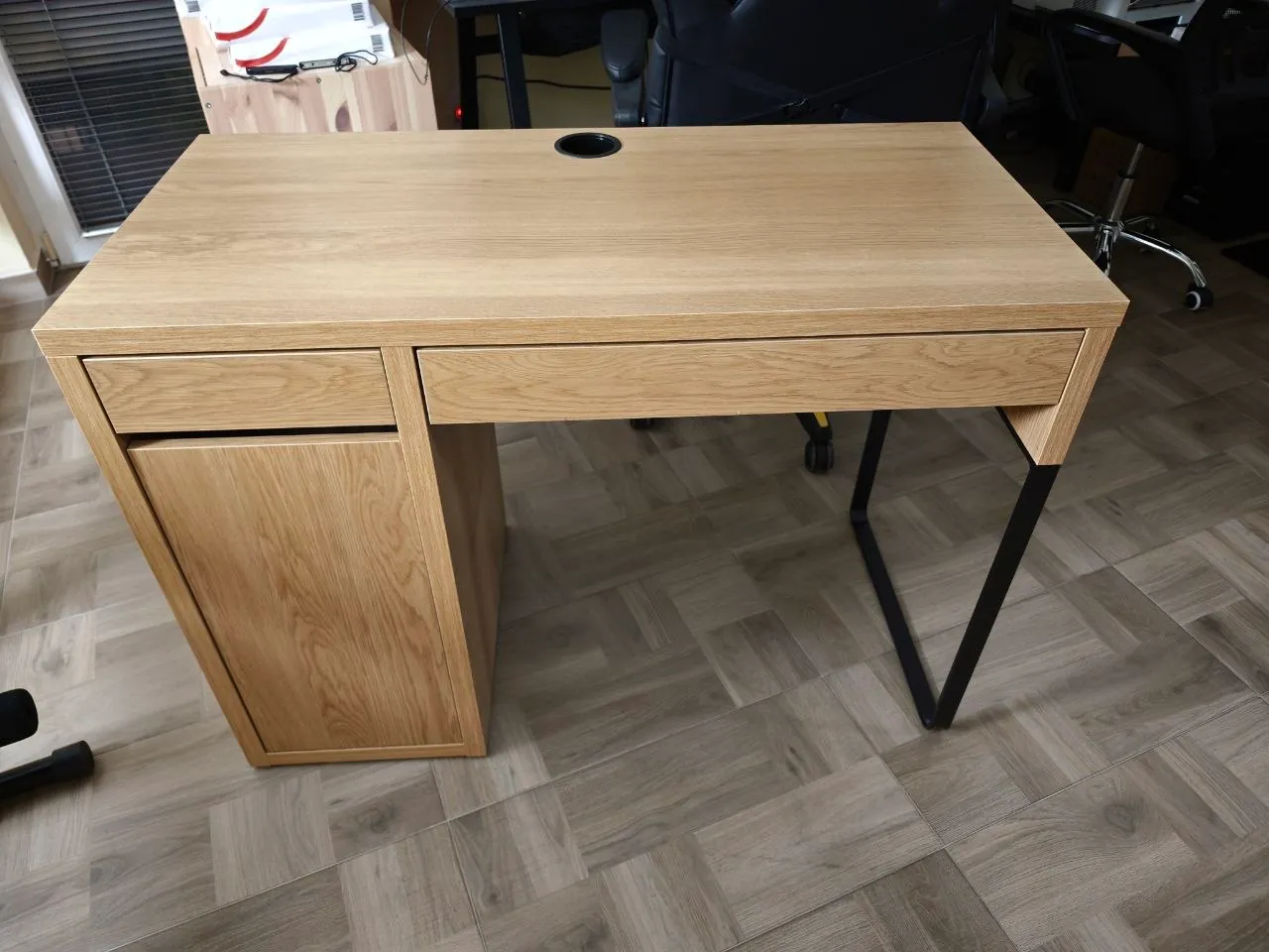 Письменный стол IKEA б/у в отличном состоянии 1