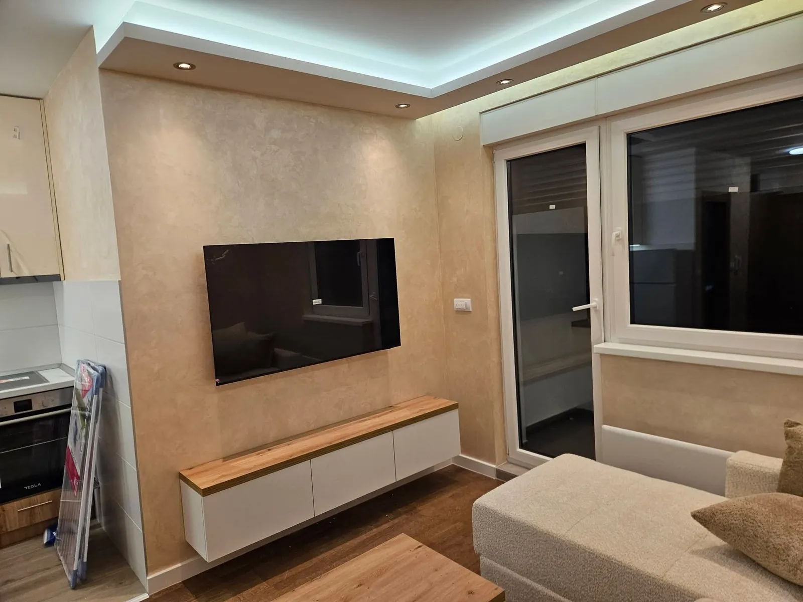 Квартира 32 м² с Smart TV и террасой на Звездаре 5