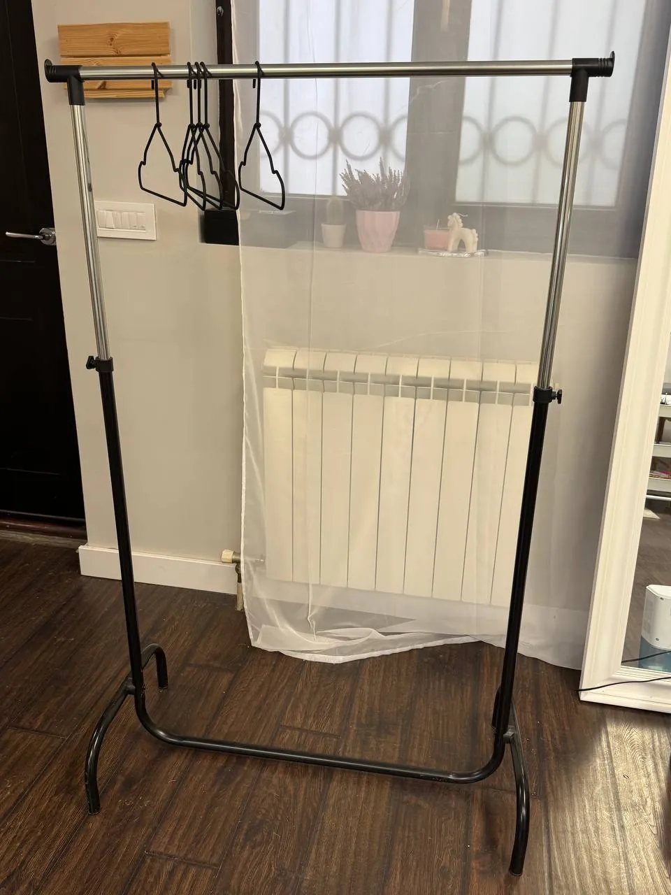 Постер, вешалка и стул IKEA Vračar 2