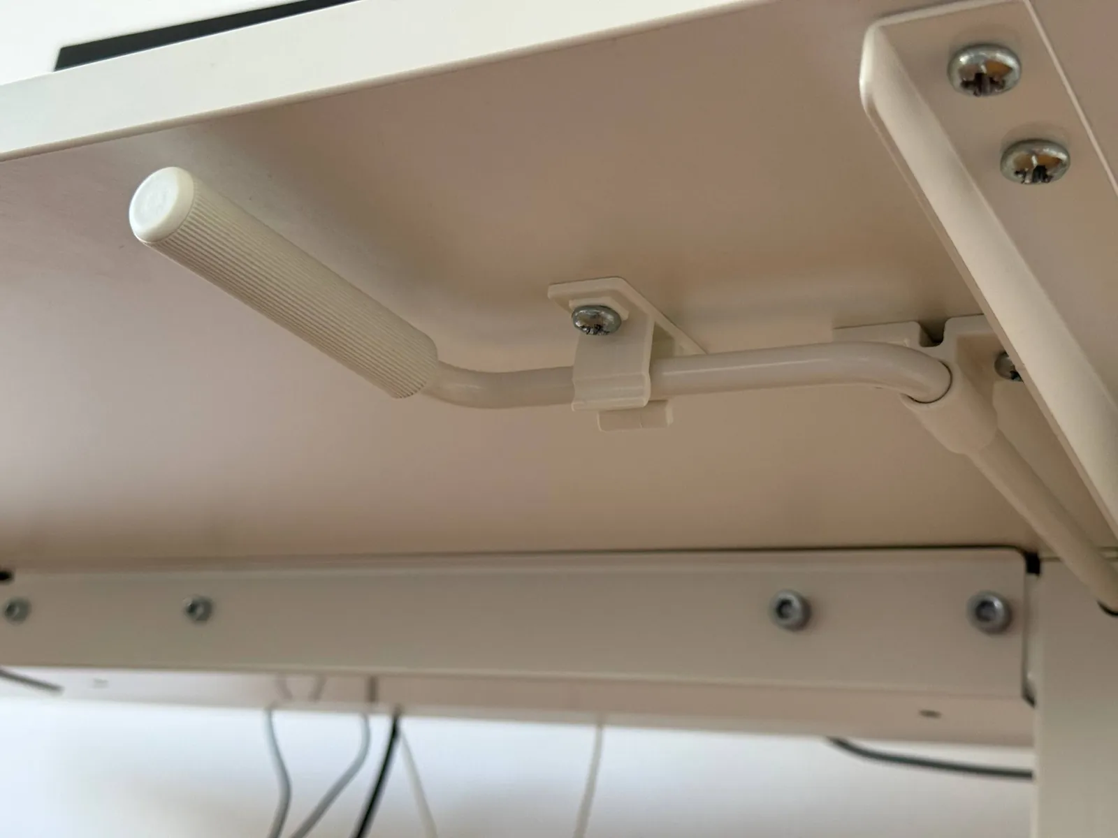 Рабочий стол IKEA TROTTEN 120×70 с подъёмным механизмом 4