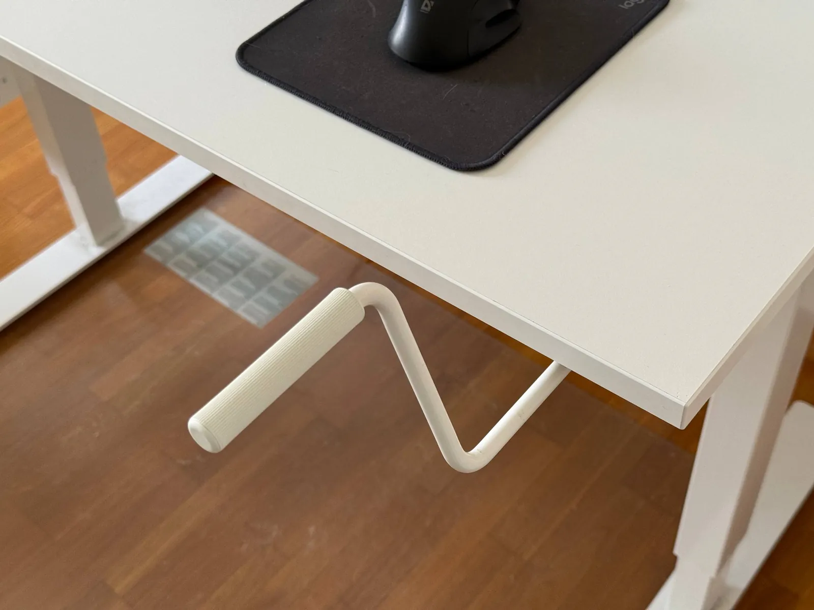 Рабочий стол IKEA TROTTEN 120×70 с подъёмным механизмом 3